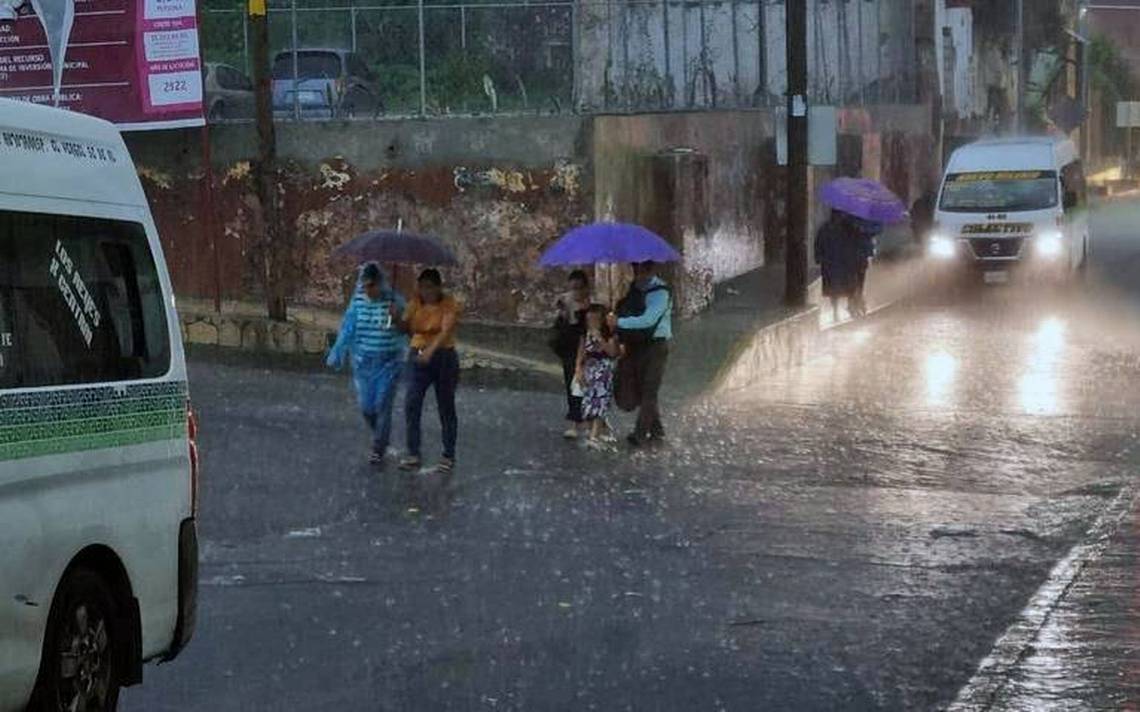 En riesgo habitantes del Centro por un poste a punto de colapsar - El Sol  de Mazatlán