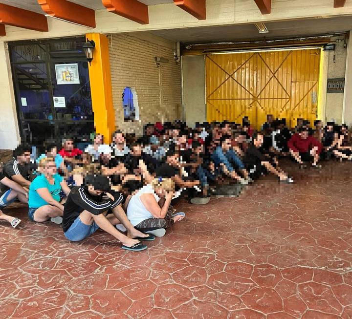 Descubren a 70 indocumentados en un pozo de hotel en Oaxaca