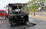 El fuego arrasó con el autobús hasta dejarlo chatarra./ Foto: Miguel Rojas | Diario del Sur